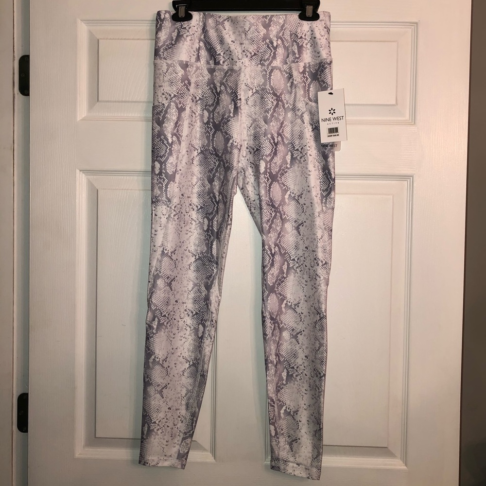 Nine West Gray & White Snake Skin Print Leggings - Picture 5 of 6